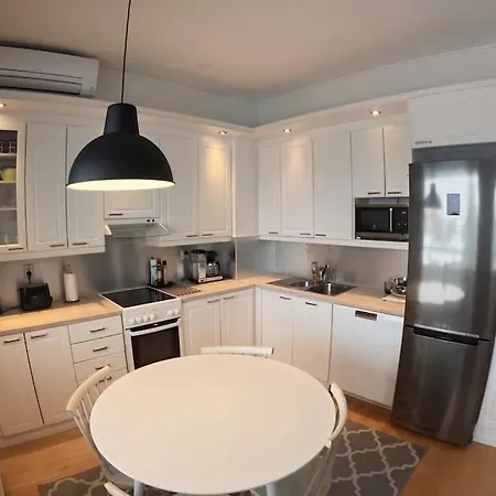 Spacious Two Bedroom In Central Location Apartman *